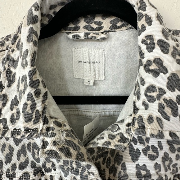 Nordstrom Thread & Supply NWT Golden Jaguar Leopard Print Cropped Denim Jacket - Picture 7 of 11